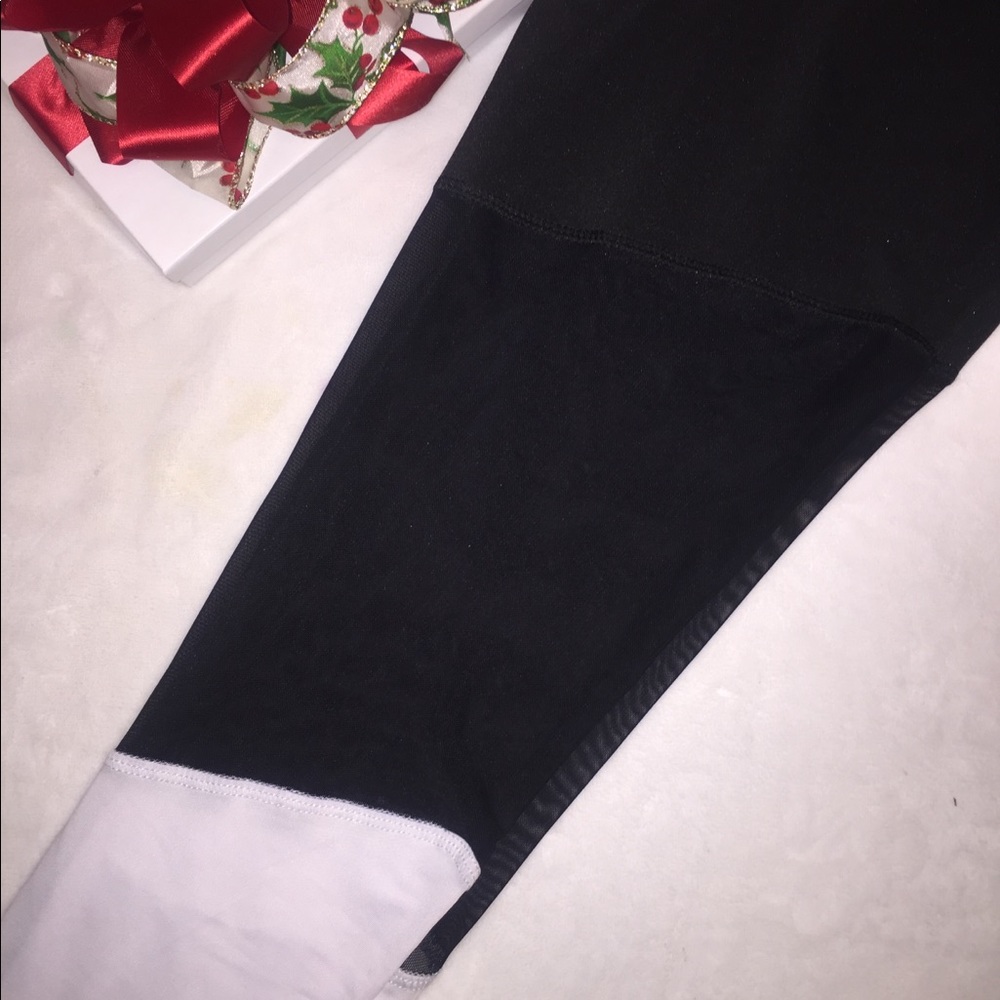 LAST PAIR 💥 LEGGINGS W/ MESH DETAIL - Picture 5 of 5